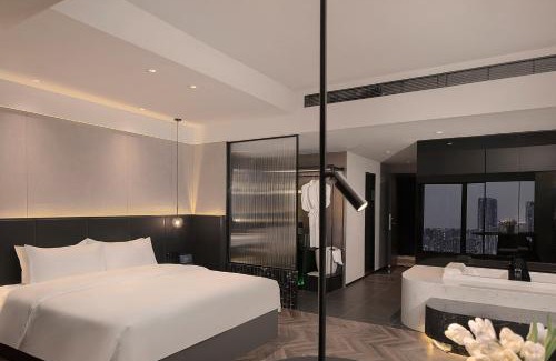 Chengdu City Centre Hotel | CHiC宿里高空酒店