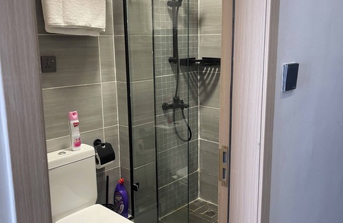 Embakasi Wohnung | Chic 1-bedroom apartment with AC, WiFi in vibrant Nairobi