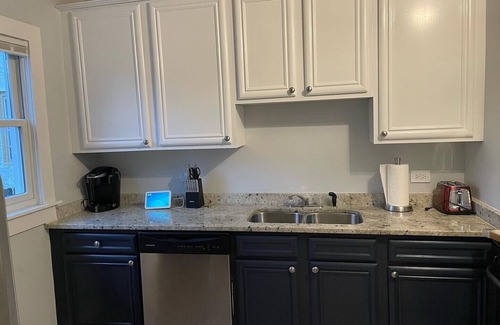 Oak Park Haus | Chic 3bed 2bath Home with free parking close to United Center