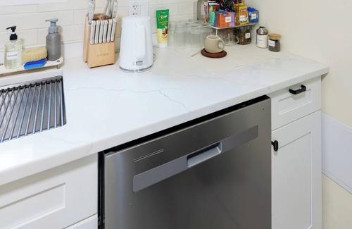 Irving Park Haus | Chic 3BR King Bed+Work-Friendly+ Firepit