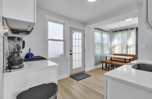 Channel Lake Haus | Chic 4BR Lakefront Canal Escape