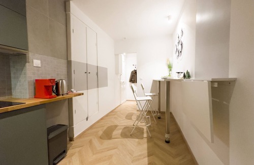12th Arrondissement Wohnung | Chic Calm Designed paris central