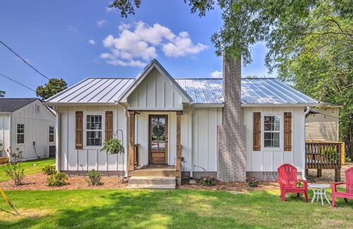 Carrollton Hütte | NEW! Chic Carrollton Cottage w/ Updated Interior!