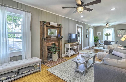 Carrollton Hütte | NEW! Chic Carrollton Cottage w/ Updated Interior!