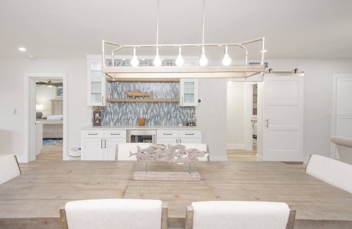 Savannah Eigentumswohnung | Chic Coastal Contemporary Condo Situated on Secluded Powder Sand Spotts Beach