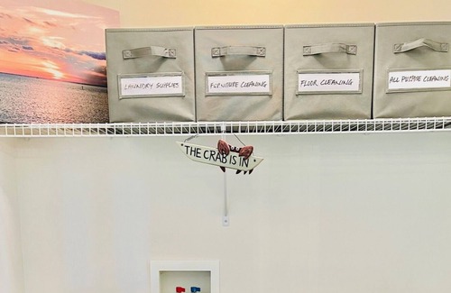 Crisfield Eigentumswohnung | Chic Condo on Tangier Sound with Waterfront Balcony & Fireplace