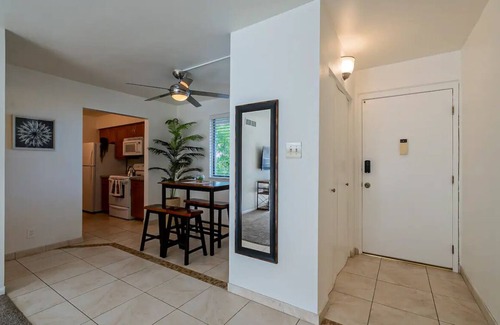 Entertainment District Eigentumswohnung | Chic Condo - Only a 5 Minute Drive to Old Town!