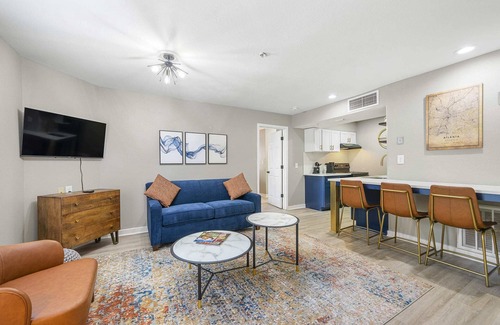 Garden Hills Wohnung | Chic Condo Retreat in Central Buckhead, Atlanta.