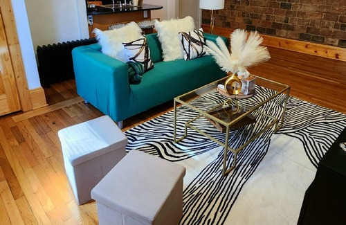 Cleveland Wohnung | Chic Coventry:1 Bdrm w Fireplace.MINUTES from Case, Cle Clinic, UH, downtown!