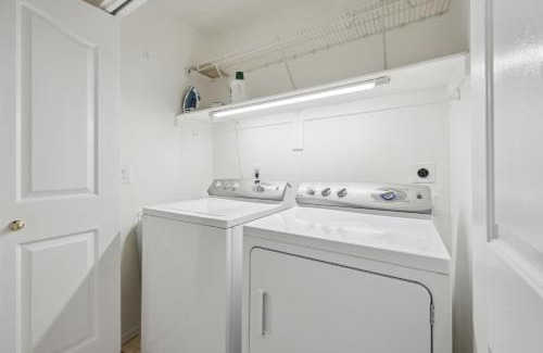 Desert Ridge Villa | Chic Desert Retreat - Lush Spa Pool - Mini Golf