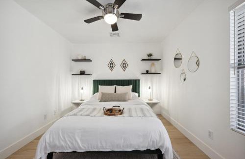 Desert Ridge Villa | Chic Desert Retreat - Lush Spa Pool - Mini Golf