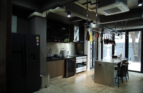 Phra Khanong Nuea Haus | Chic Ekkamai Escape Near BTS, Dining & Nightlife