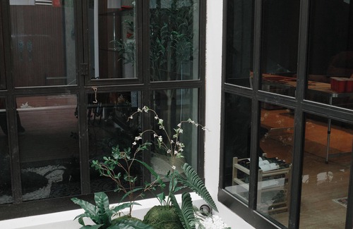 Phra Khanong Nuea Haus | Chic Ekkamai Escape Near BTS, Dining & Nightlife