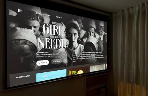 Bryanston and Dorset Square Wohnung | Chic Marble Arch with 100 inch Cinema & Premium Mattress, by The Design Traveller