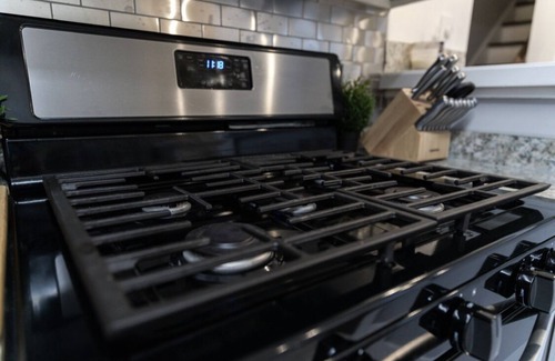 Flint Haus | Chic, Modern Luxury in the Heart of Vehicle City