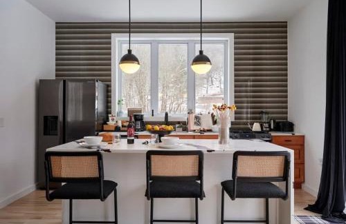 Roscoe Haus | Chic Renovated Chalet with Private Pond