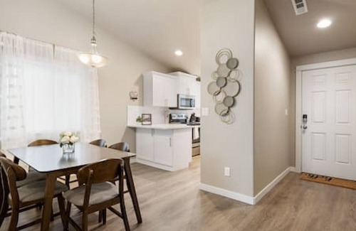 South Richland Haus | Chic Retreat in Prime Location