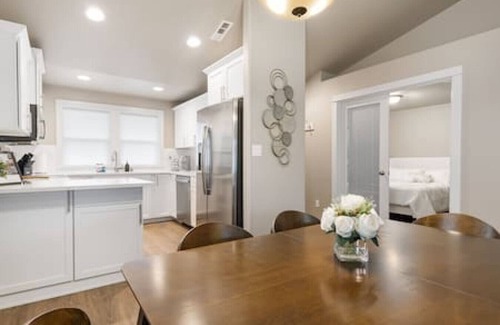 South Richland Haus | Chic Retreat in Prime Location