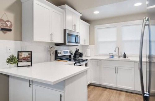 South Richland Haus | Chic Retreat in Prime Location