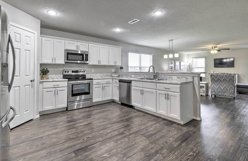 Bentonville - Fayetteville Haus | NEW! Chic Springdale Abode w/ Community Amenities