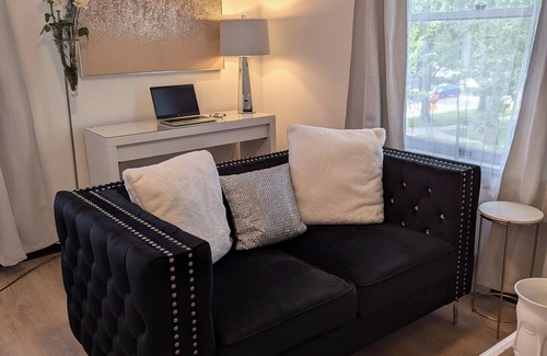 Saint Joseph Wohnung | Chic Suite in the Heart of Downtown St. Joseph