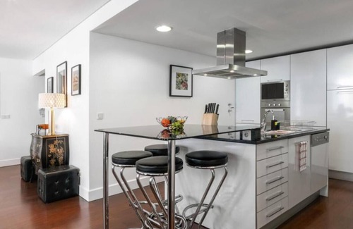 Baixa Wohnung | Chic Three Bedroom Apartment in Chiado's Heart
