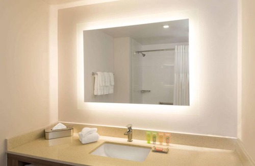 Dania Beach Hotel | Chic Unit Near Airport | Enjoy Modern Room + Free Parking | 2 units for 8