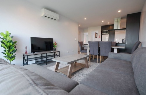 Newton Wohnung | Chic Urban Retreat in Grey Lynn