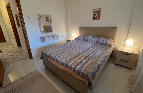 Ahmetbeyli Mahallesi Villa | Chic Villa with Terrace and Rooftop in Izmir