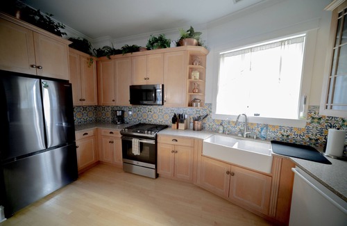 Lake View East Haus | Chicago Bootlegger House Sleeps 11-22 with 3 parking spots