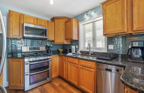 Stickney Haus | Chicago FHS Rental - Berwyn Ave