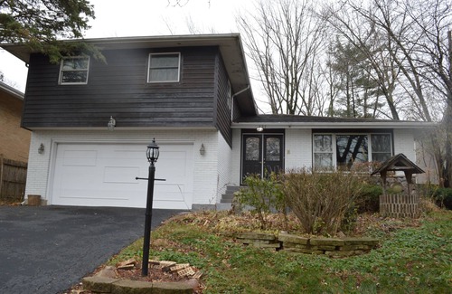 Villa Park Haus | Chicago suburbs executive retreat with great access