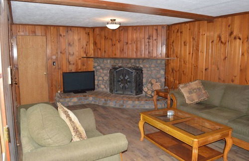 Villa Park Haus | Chicago suburbs executive retreat with great access