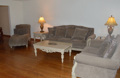 Villa Park Haus | Chicago suburbs executive retreat with great access