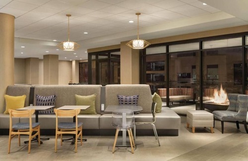 Near North Side Hotel | Chicago Urban Escape: Kitchenette and City View, Pets Allowed, Free Breakfast!