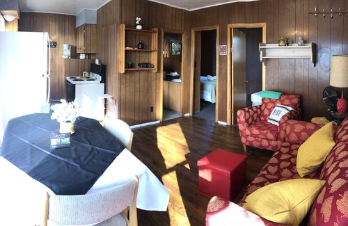 Lavigne Hütte | Chickadee #3 Graceland Cottages