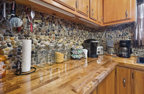 St. Helen Haus | Child/Infant/Pet friendly, Close to the Beach/Trails, Multiple Trailer Parking!