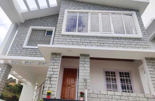 Kodaikanal Haus | Chill Breeze Castle - 4BHK Villa with Captivating city view & Mountain view, Wifi, Campfire, Homemade Food