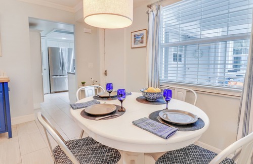 Sea Dunes Eigentumswohnung | Chill by the Sea | Stylish 2BR Retreat in Sea Woods