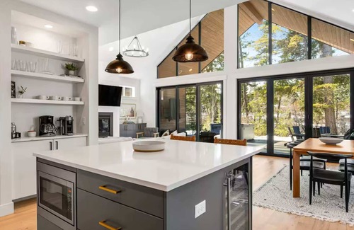 Roslyn Haus | Chill, Grill & Soak | Forest Hot Tub, Firepit, BBQ