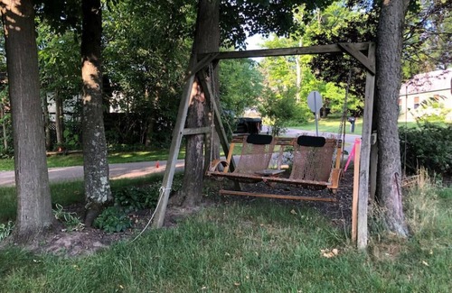 Chippewa Lake Haus | Chippewa Lake Retreat! Hot Tub!