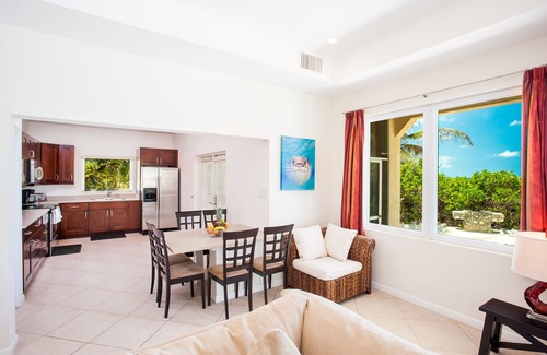 Old Man Bay Haus | Weihnachtspalmen: ruhige Villa mit Pool am Meer und eigenem Strand