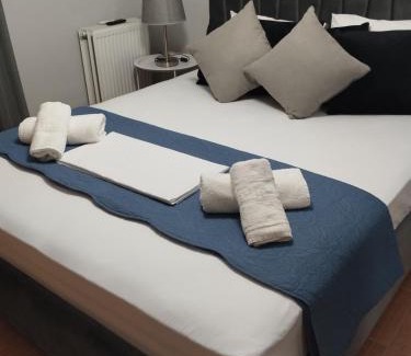Nafplion City Centre Wohnung | Chrysa's Luxury Apt. View of Palamidi