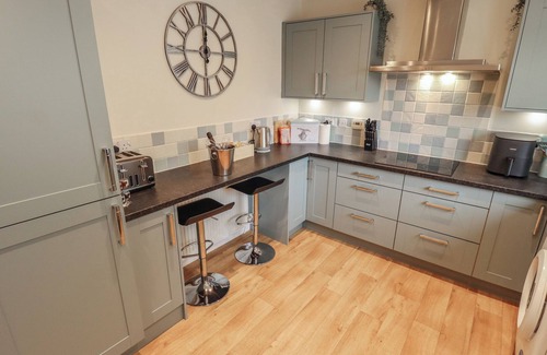 Withernwick Haus | CHURCH VIEW, pet friendly, with open fire in Aldbrough