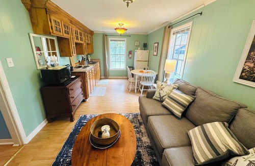 Laurel Wohnung | Cici's Hilltop Haven Laurels top choice