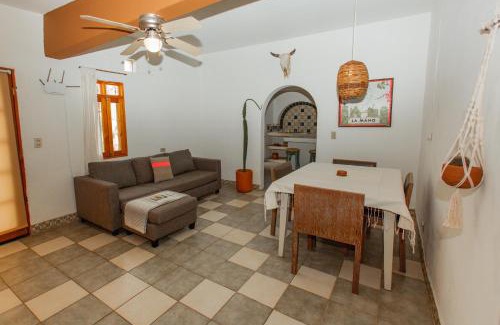 Todos Santos Haus | Cien Palmas- Authentic Mexican Casita 1 -Downtown