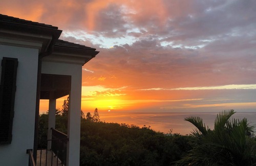 Gambier Haus | Cima del Mar (Top of the Sea) Hilltop, private 180 degree ocean view