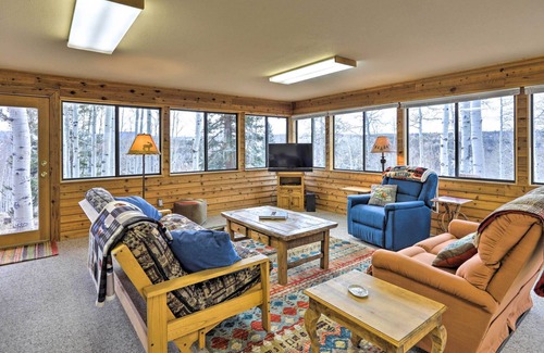 Cimarron Kabine | Cimarron Cabin: Wraparound Deck & Mountain Views!