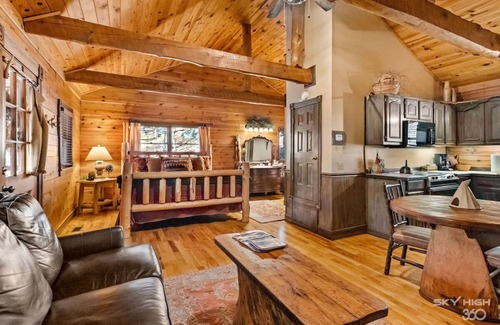 Eureka Springs Kabine | Cinnamon Valley - 'The Cherokee "