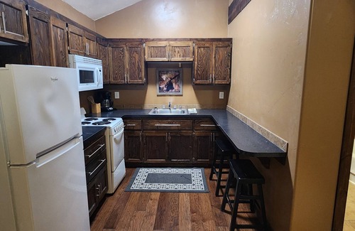 East Glacier Park Village Kabine | Circle R Cabin 6, Private Ranch, Mountain Views